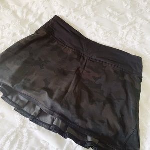 Lululemon camouflage tennis skirt with ruffled back